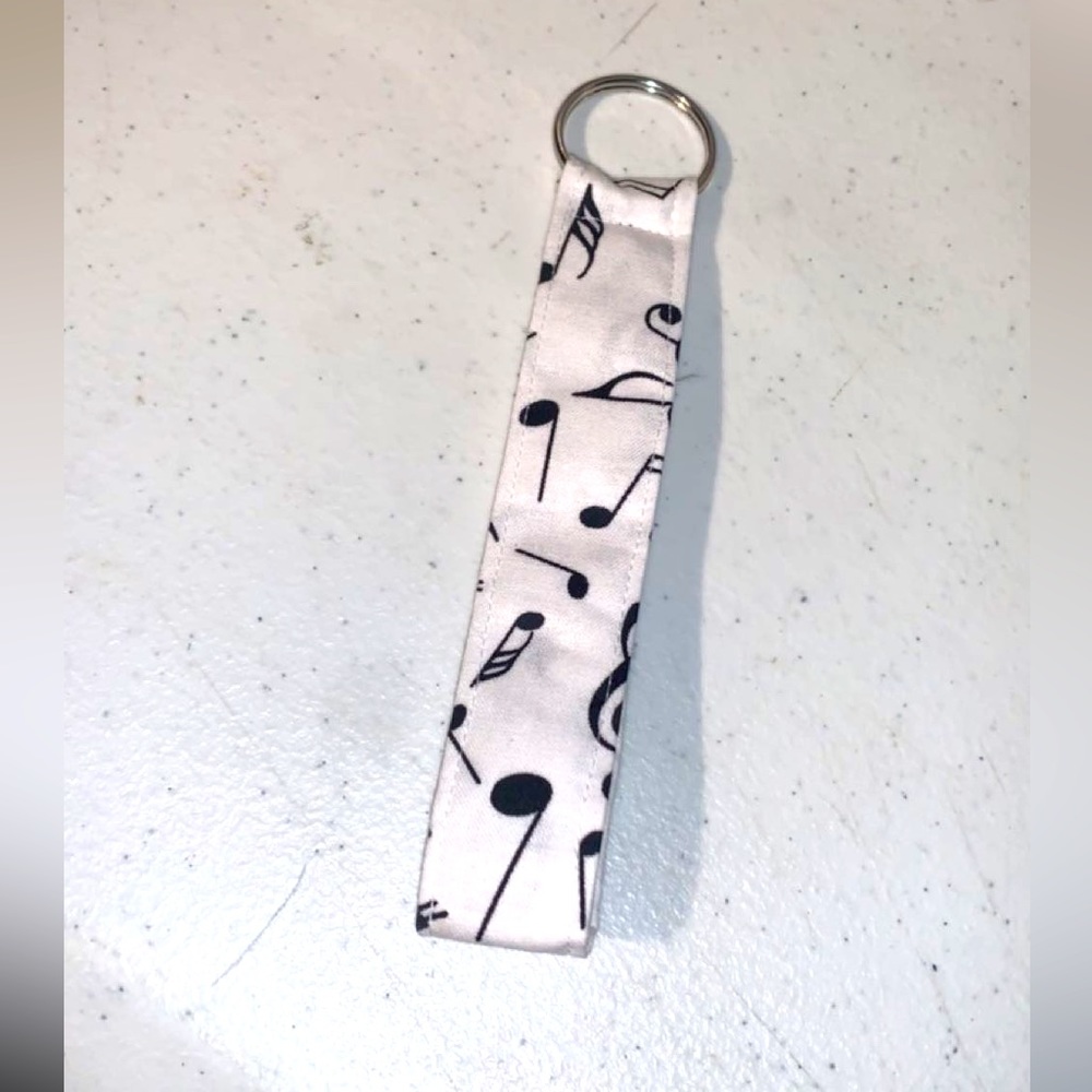 Homemade Keychains, Music notes pattern - Picture 2 of 3